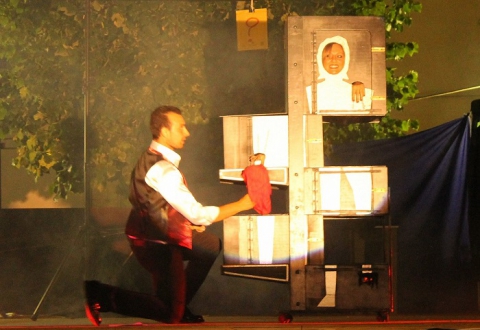 Viaggio nel mondo dei prestigiatori: tra trucchi, libri segreti e case magiche